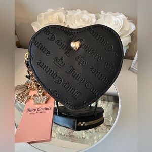NWT! Juicy Couture Heart Zip Around Wristlet